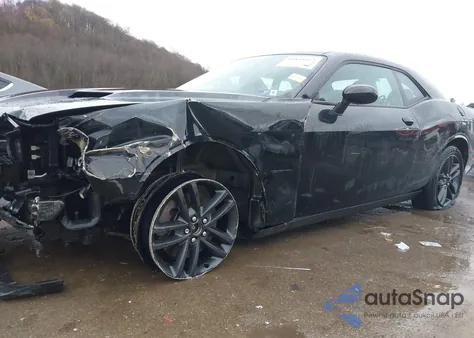 2019 Dodge Challenger Sxt Awd z USA, uszkodzony, nr VIN 2C3CDZGG8KH592226